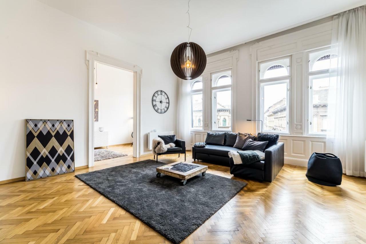 Bpr Luxe De Noir Et Blanc Apartment Budapest Eksteriør billede