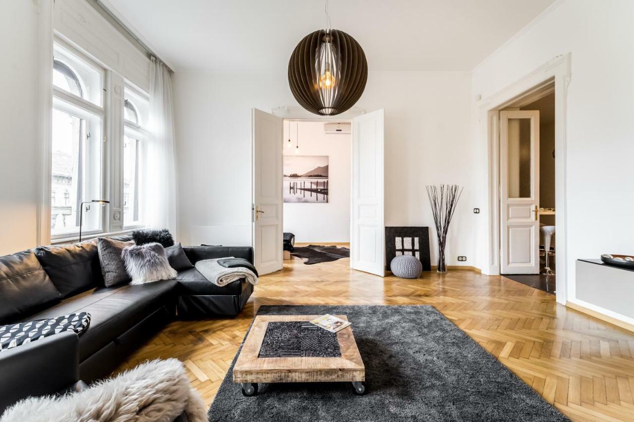 Bpr Luxe De Noir Et Blanc Apartment Budapest Eksteriør billede