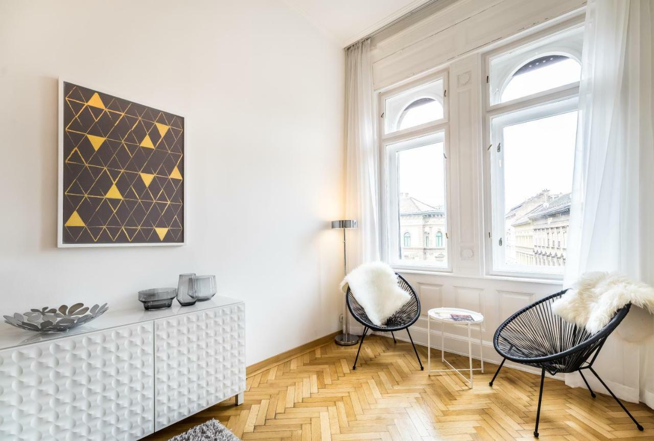 Bpr Luxe De Noir Et Blanc Apartment Budapest Eksteriør billede