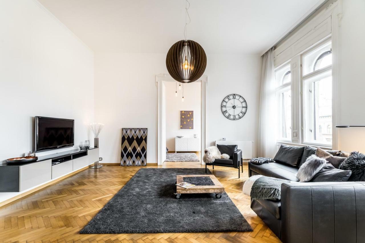 Bpr Luxe De Noir Et Blanc Apartment Budapest Eksteriør billede