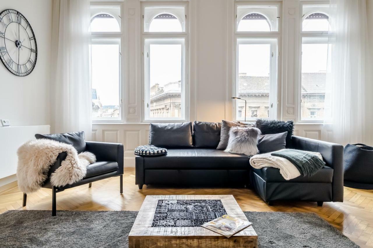 Bpr Luxe De Noir Et Blanc Apartment Budapest Eksteriør billede